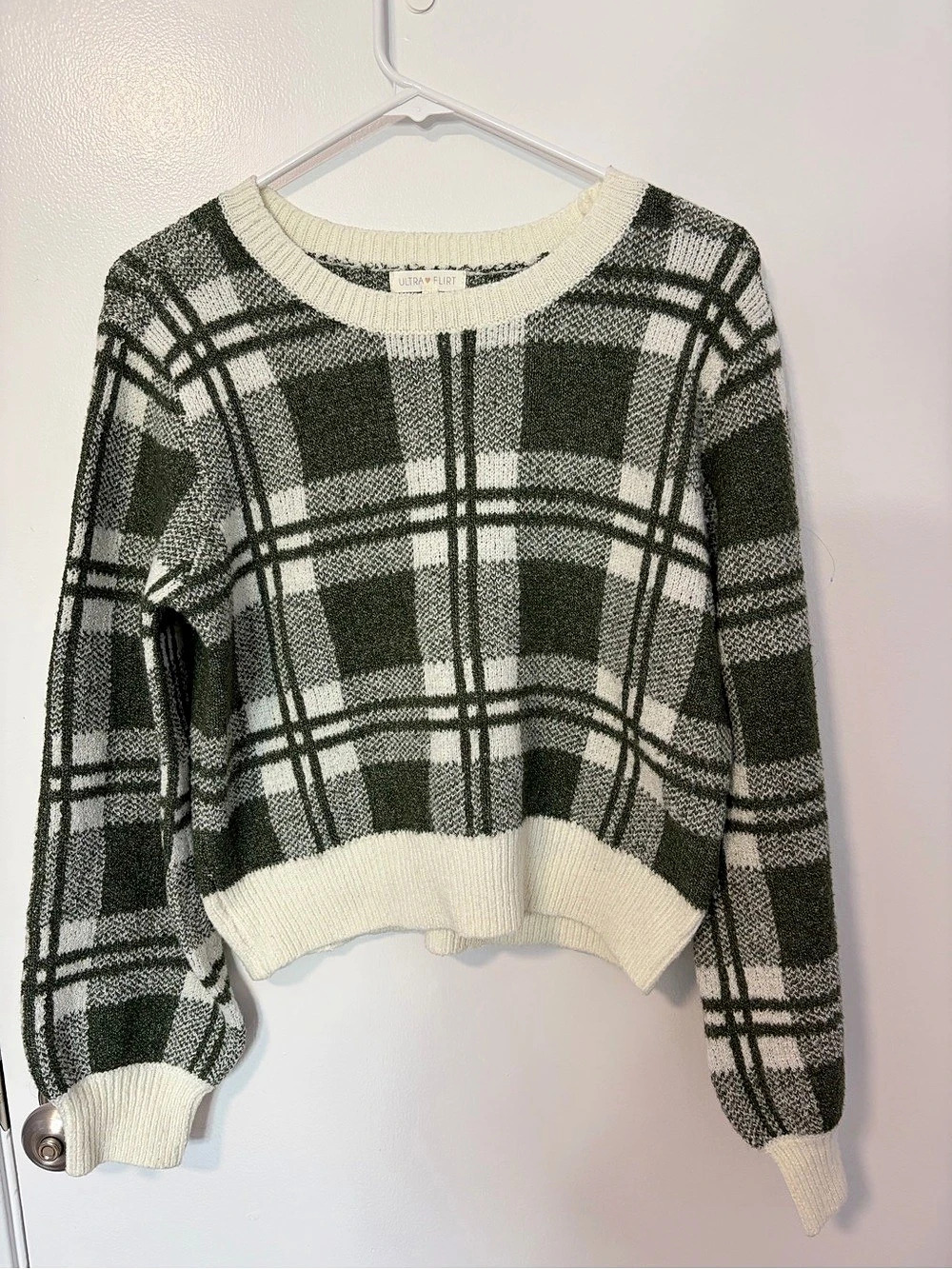 Ultra Flirt Plaid Cropped Sweater in Green & White Size Medium